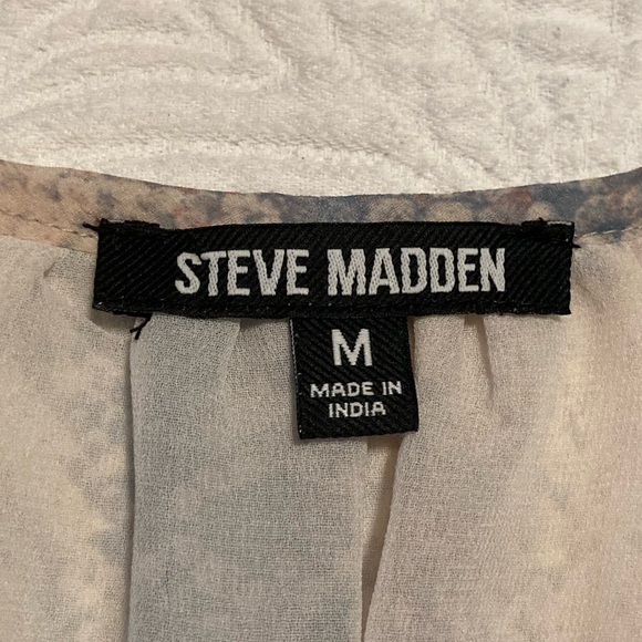 Steven Madden Snake Print V-Neck Top - Picture 9 of 9